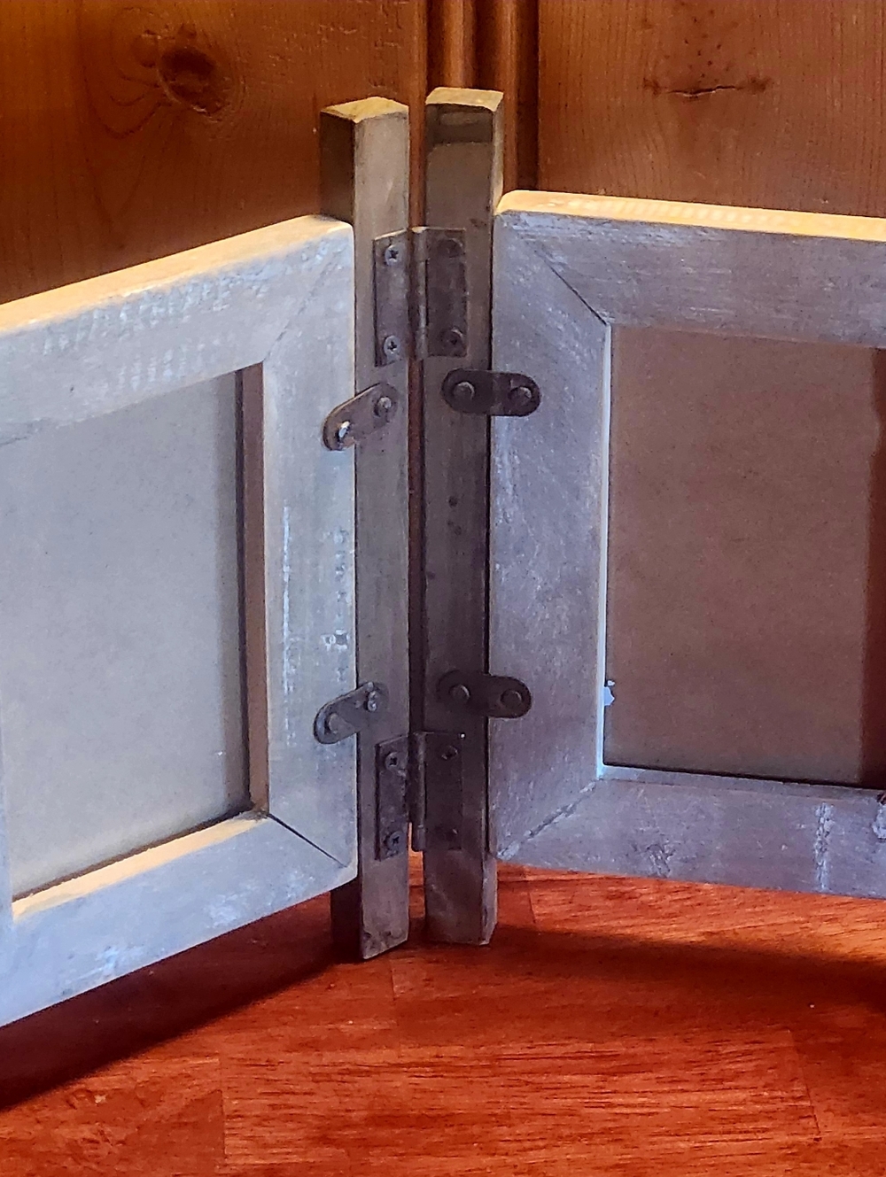 Neutral Gray Rustic Barnwood Folding Photo for 4" X 6" Photos